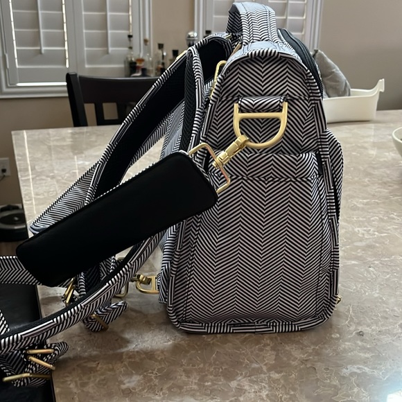 JuJuBe BFF Baby Diaper Backpack, brand new never used - Picture 2 of 8